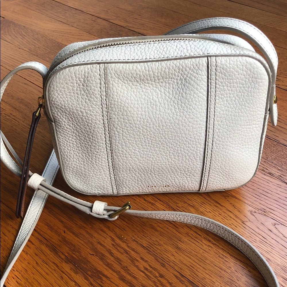 Fossil Gemma Crossbody Camera Bag NWOT
Ivory